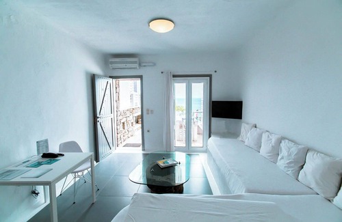 Paradise Hotel | Modern Apartment with Pool & Ocean View - Ideal for Families