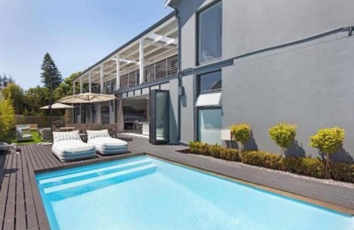 Lakeside Apartment | Apartment with Pool View