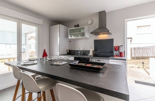 Mimizan-Plage Apartment | Relaxing Apartment with Private Terrace & Oceanfront Views