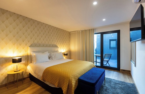 Aveiro Apartment | Cozy Aveiro Apartment with Private Patio & Ocean View