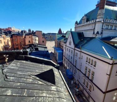 Kluuvi Apartment | Apartment with roof view next to Railway station