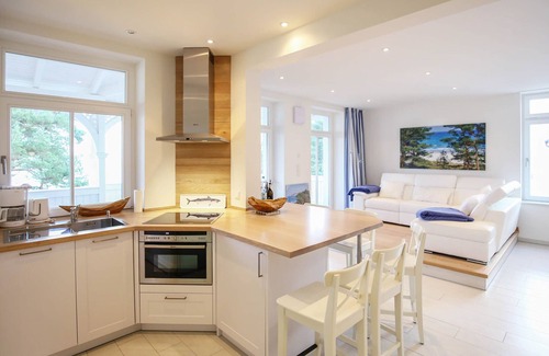 Binz Apartment | Oceanfront Apartment with Balcony & Pool - Rated 10/10
