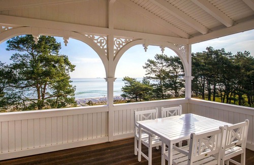 Binz Apartment | Oceanfront Apartment with Balcony & Pool - Rated 10/10