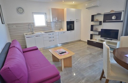 Murter Apartment | Beachfront Apartment with Ocean View & Perfect 10 Rating