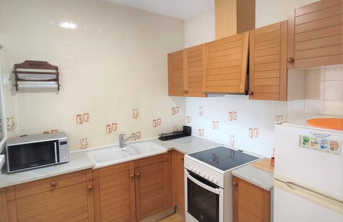 Palau-Sator Apartment | Cozy Apartment with Side Sea Views in Playa de Pals