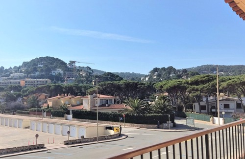 Palau-Sator Apartment | Cozy Apartment with Side Sea Views in Playa de Pals