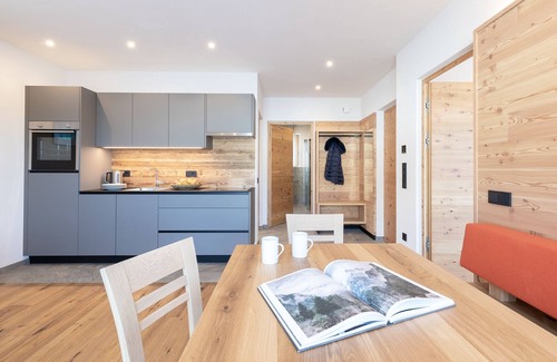 Villnoss Apartment | Comfort Apartment: Ocean View with Pool and Spa Amenities