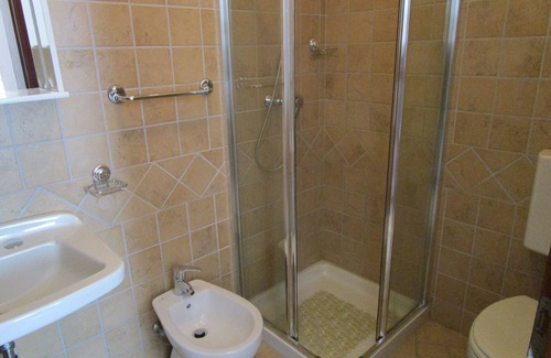 Campagnola Apartment | Relaxing Apartment with Lake View & Pool Just Steps from Beach