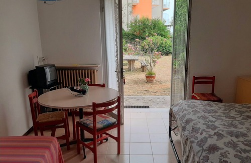 Campagnola Apartment | Relaxing Apartment with Lake View & Pool Just Steps from Beach