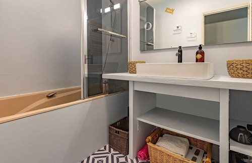 Saint-Cyprien Apartment | Apartment with swimming pool - near park