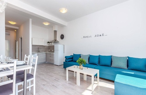 Dramalj Villa | Inviting Apartment with Pool, Sea View & Relaxing Jacuzzi