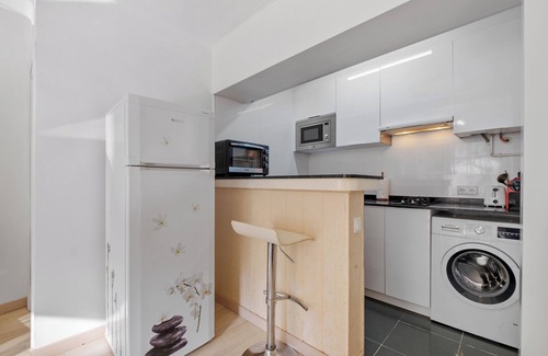 Palma de Mallorca Apartment | Cozy Apartment with Terrace and Oceanfront Amenities