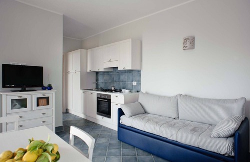 Villammare Apartment | Cozy Apartment with Terrace & Pool near the Beach