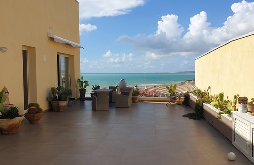 Cava dʼAliga Apartment | Apartment with the most beautiful sunset in Sicily