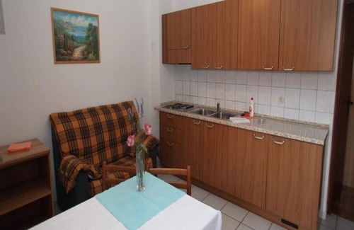 Cres Apartment | Stylish Two-Bedroom Apartment with Terrace - Rated 10/10