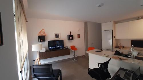 Lagunillas Apartment | Central Malaga Apartment with Ocean View and Two Suites