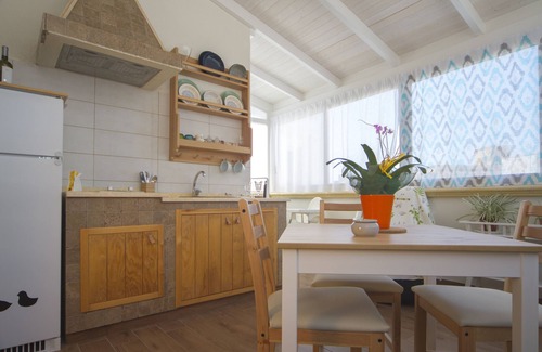 Marsala Apartment | Top-Rated Apartment with Veranda in Hydra - Pet Friendly