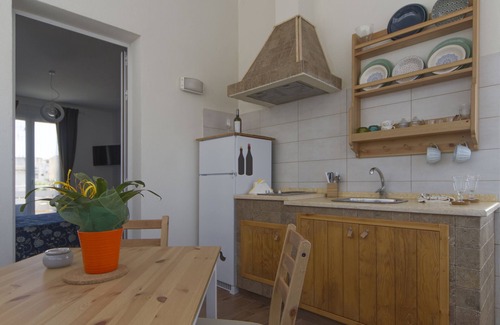 Marsala Apartment | Top-Rated Apartment with Veranda in Hydra - Pet Friendly