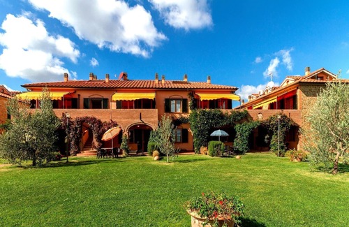 Sughera Apartment | Cozy Apartment with Pool & Panoramic Views near San Gimignano