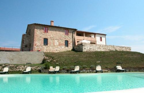 Torre A Castello Apartment | Scenic Apartment Overlooking the Serene Crete Senesi