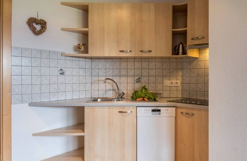 Feldthurns Apartment | Scenic Apartment Woehrmannhof Birnblüte with Mountain Views