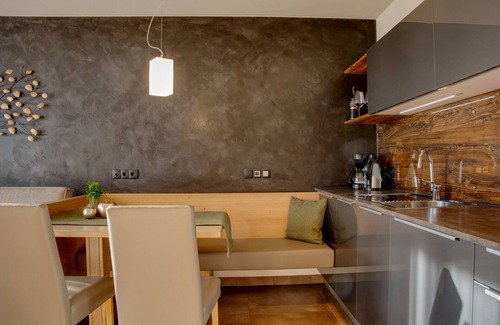 Rifiano Apartment | Cozy Apartment "Wohnung1" with Mountain View & Shared Pool