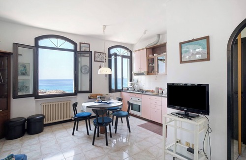 Bordighera House | Seaside Retreat: 'Wonderful Flat By Sea Chez Monique'