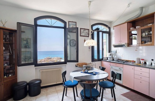 Bordighera House | Seaside Retreat: 'Wonderful Flat By Sea Chez Monique'