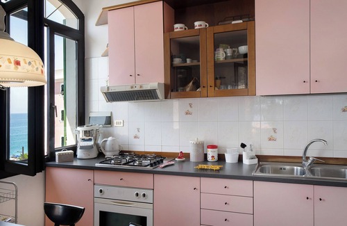 Bordighera House | Seaside Retreat: 'Wonderful Flat By Sea Chez Monique'