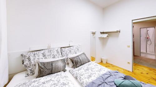 Vienna Apartment | Wood Apartment: Family-Friendly Retreat with High Ratings