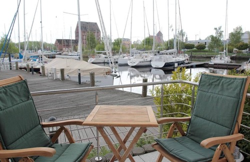Steinbeckervorstadt Apartment | Pet-Friendly Apartment Yachthafendomizil with Ocean Views