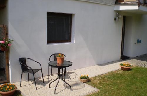 Belkovice-Lastany Apartment | Cozy Stay at Apartment Za Poštou with Hot Tub & Breakfast