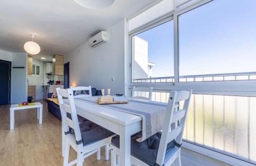 Cubelles Apartment | Oceanfront Escape at Apartment Zafiro - Rated 8.7/10