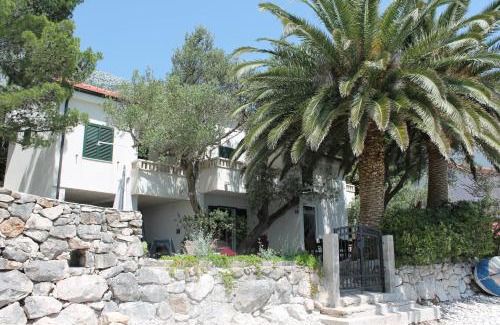 Gradac Apartment | Oceanfront Apartment Zaostrog with Pet-Friendly Amenities