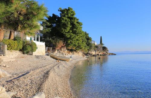 Gradac Apartment | Oceanfront Apartment Zaostrog with Pet-Friendly Amenities