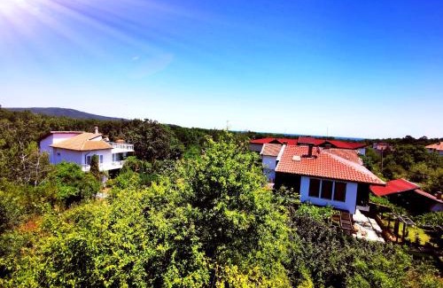 Primorsko Apartment | Cozy Apartment Zapovedni Rai with Kitchen & 9/10 Rating