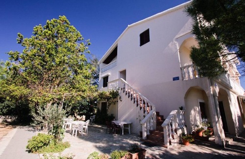 Vlasici Apartment | Beachside Apartment Zdrave with Pool and Ocean Views