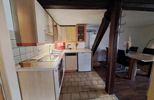 Gunzenhausen Apartment | Apartment 'Zentrale Altbau Fewo Marktplatz' with Wifi