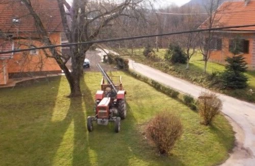 Smoljanac Apartment | Beautiful Apartment Zoran: Pet-Friendly Stay in Smoljanac