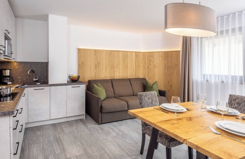 Lutago Apartment | Scenic Apartment 'Zum Sonnentor - Larix' with Balcony & Wi-Fi