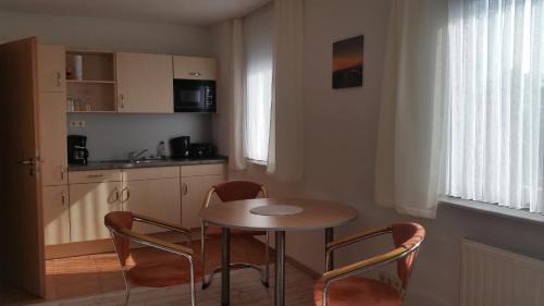 Zwenkau House | Budget-Friendly Apartmenthaus Zwenkau with Kitchen Amenities