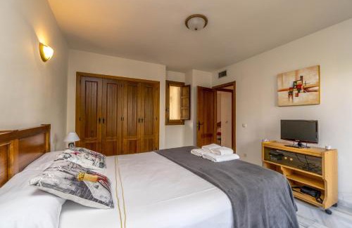 Punta Prima Apartment | Cozy Apartmento Carla with Ocean View & Pool Access