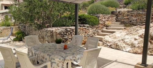 Rogac Apartment | Top-Rated Apartments Šolta: Pet & Child Friendly Retreat