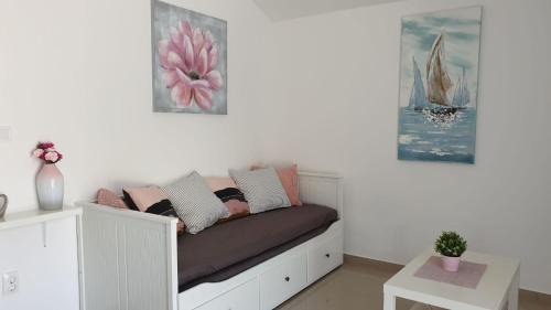 Rogac Apartment | Top-Rated Apartments Šolta: Pet & Child Friendly Retreat