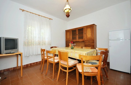 Vlasici Apartment | Oceanfront Apartments Anđelo - Family-Friendly Retreat