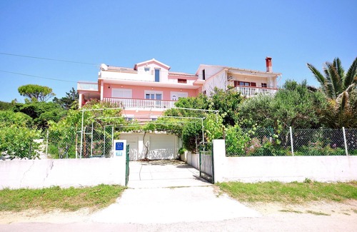 Vlasici Apartment | Oceanfront Apartments Anđelo - Family-Friendly Retreat