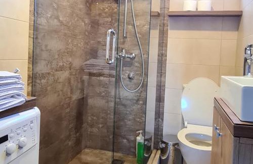 Karuc Apartment | Highly Rated Apartments Aerodrom: Pet-Friendly Retreat