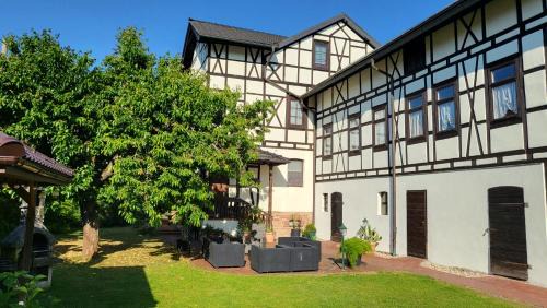 Volkstedt Apartment | Cozy Saalebogen Apartments with Garden Terrace & Free Parking