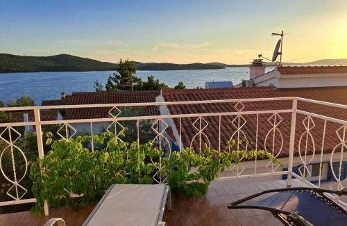 Zaboric Apartment | Discover Apartments Ana Žaborić by the Pebble Beach, Rated 9.8
