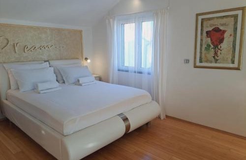 Zaboric Apartment | Discover Apartments Ana Žaborić by the Pebble Beach, Rated 9.8